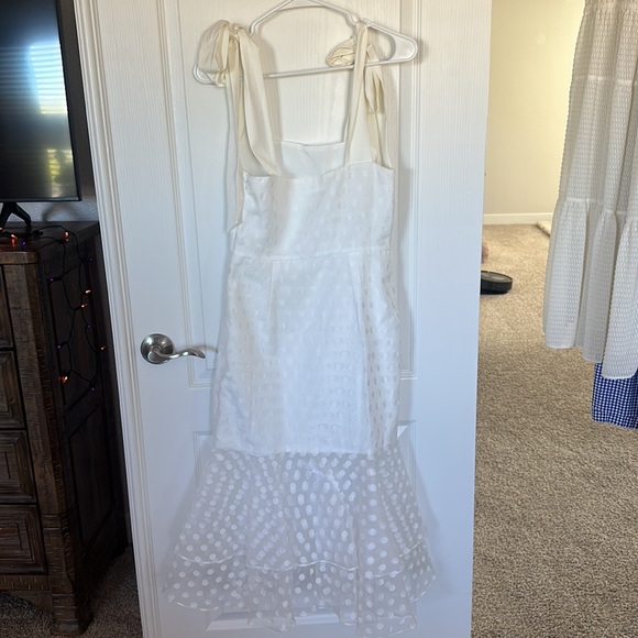 Lovers & Friends White Dress - Picture 4 of 4